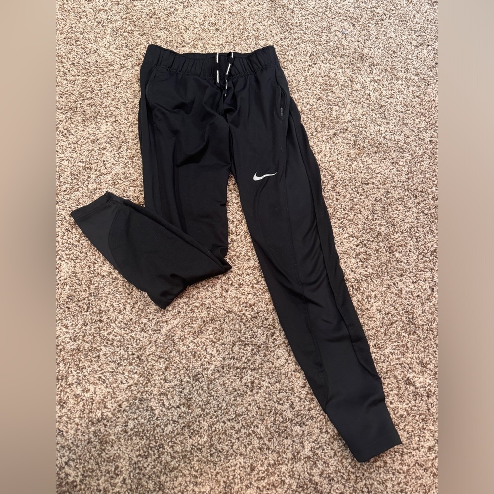 Nike therma joggers